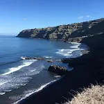 Cave House In Tenerife With Pool And 度假居